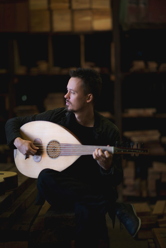 Jussi on Oud (photo by LuisZavaleta)
